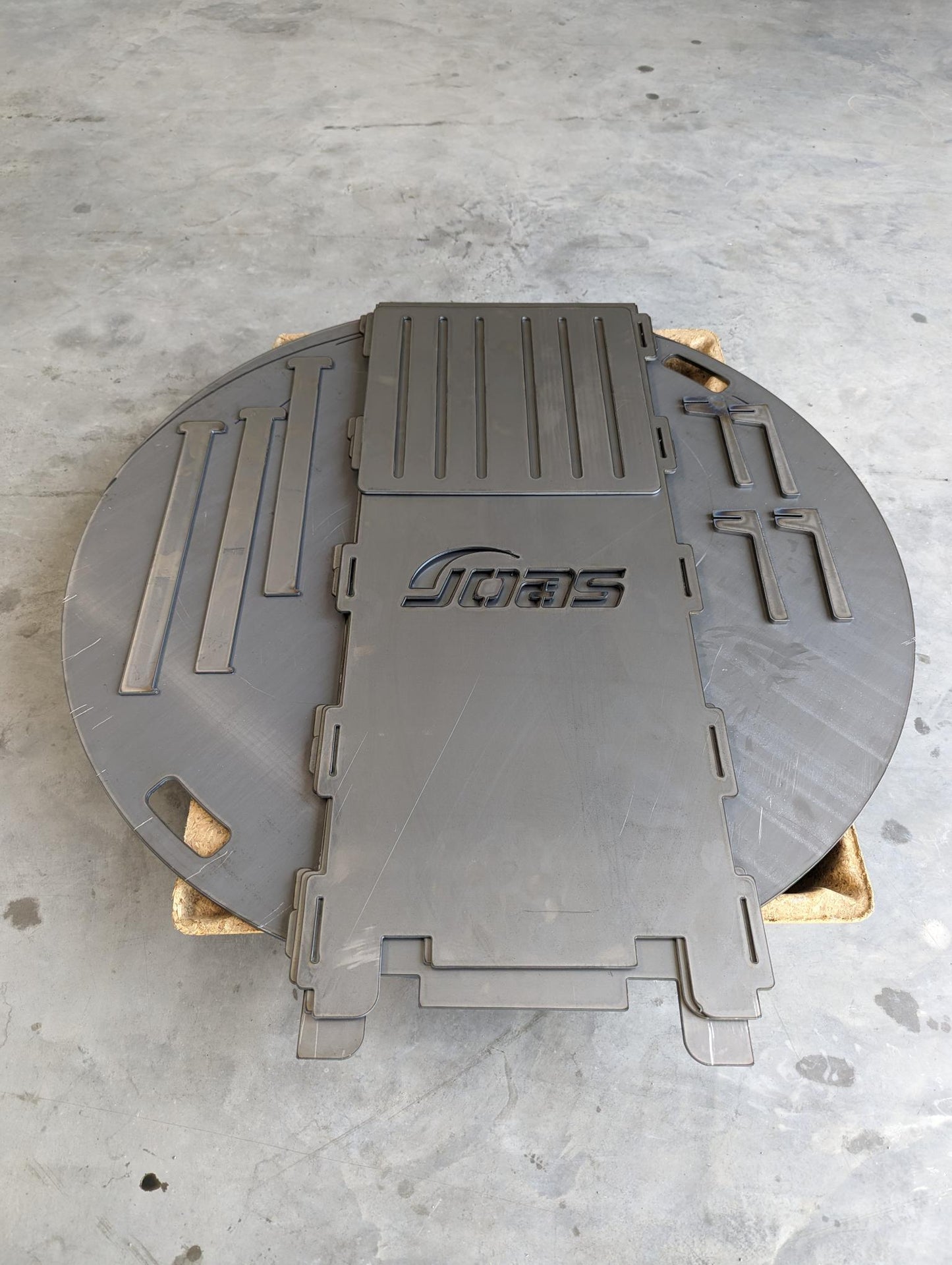 Feuertonne mit Ihrem Logo und Plancha Grillplatte