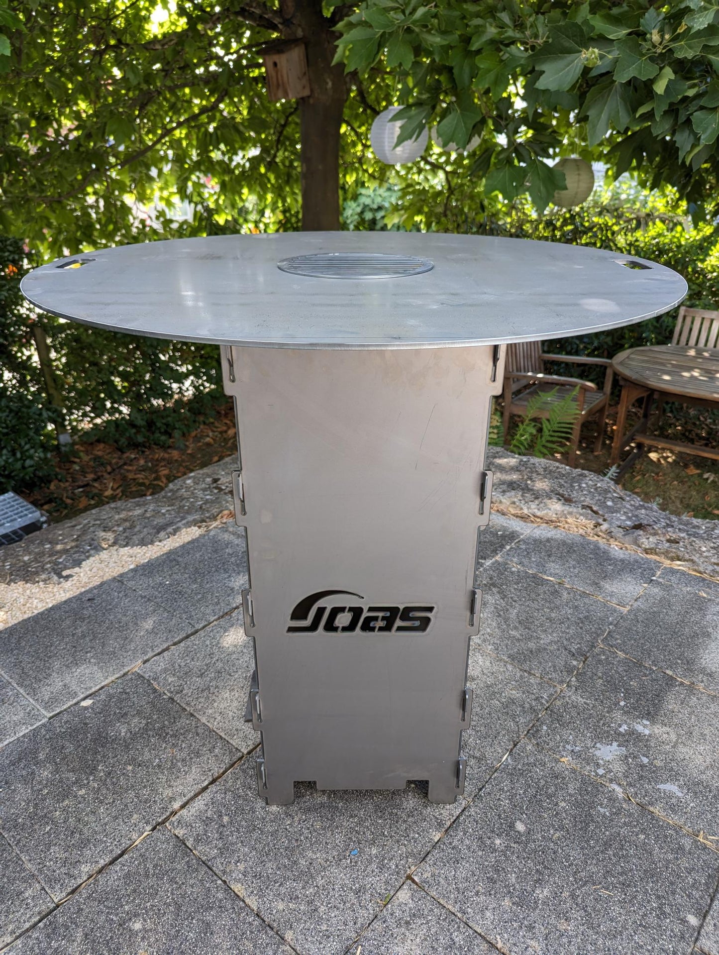 Feuertonne mit Ihrem Logo und Plancha Grillplatte
